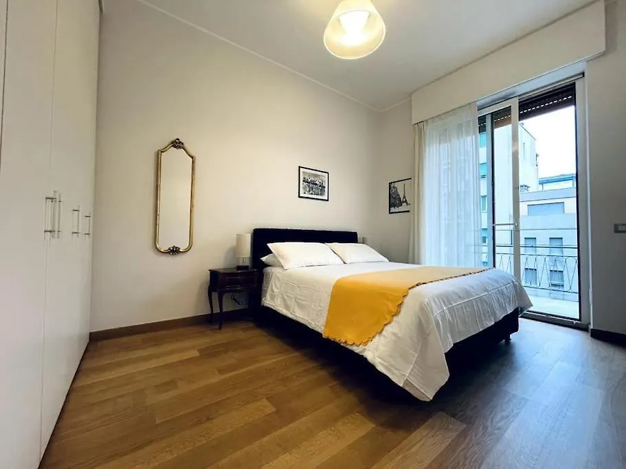 Apartment Modern Condo In Como Historic Center Italy